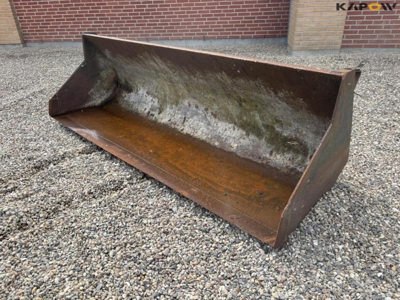 Skovl med manitou hitch 1