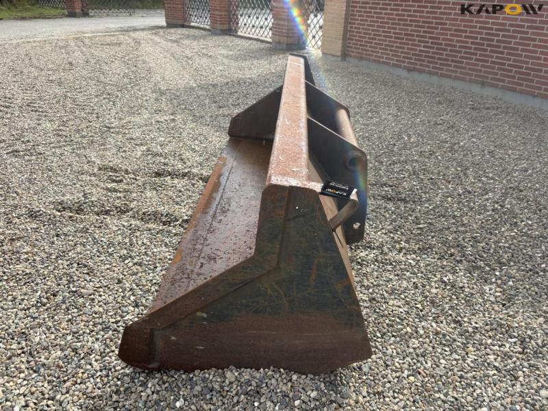 Skovl med manitou hitch 8