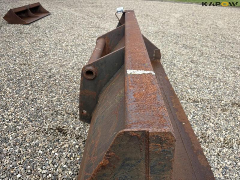 Skovl med manitou hitch 17