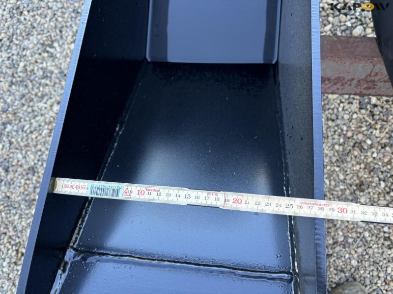 Skovle med Hydrema hitch 17