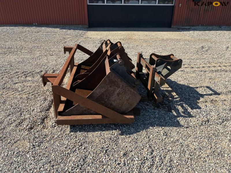 Skovlholder, skovl og pallegafler med Hydrema hitch 8