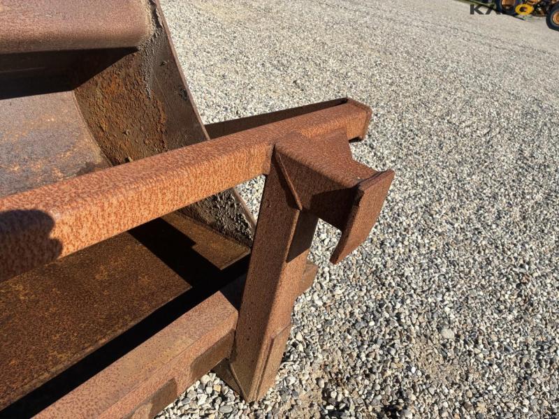 Skovlholder, skovl og pallegafler med Hydrema hitch 10