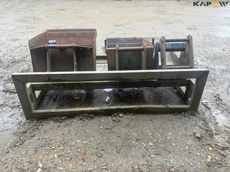 Skovlholder med skovle 6
