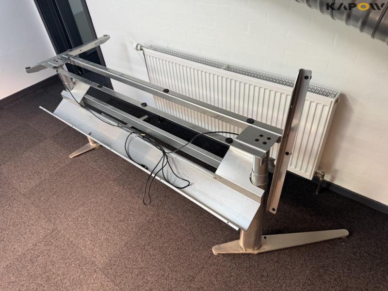 Skrivebord, lamper og diverse 3