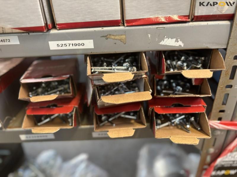 Skruer og diverse 46