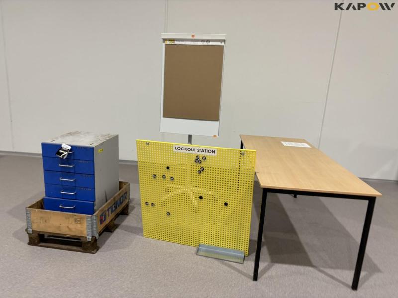 Skuffemøbel og bord 2