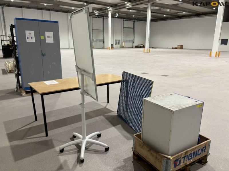 Skuffemøbel og bord 4