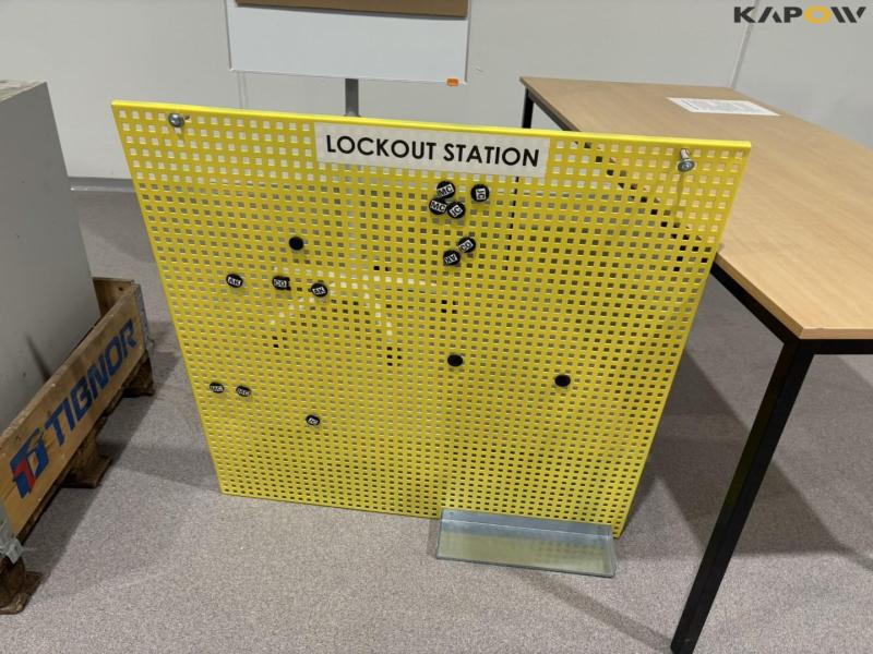 Skuffemøbel og bord 9