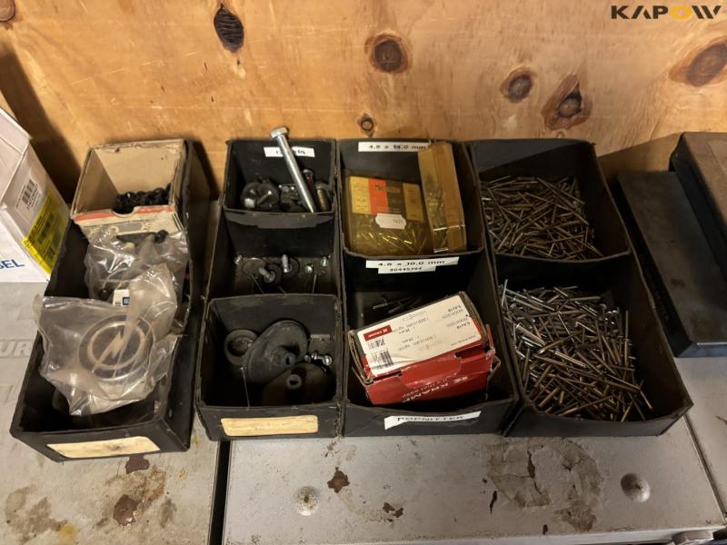 Skuffereol med diverse 7