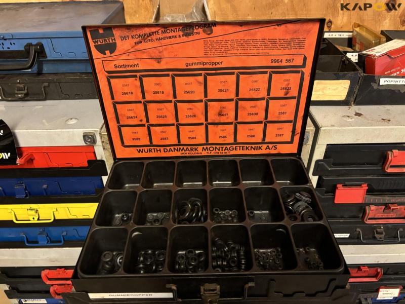 Skuffereol med diverse 26