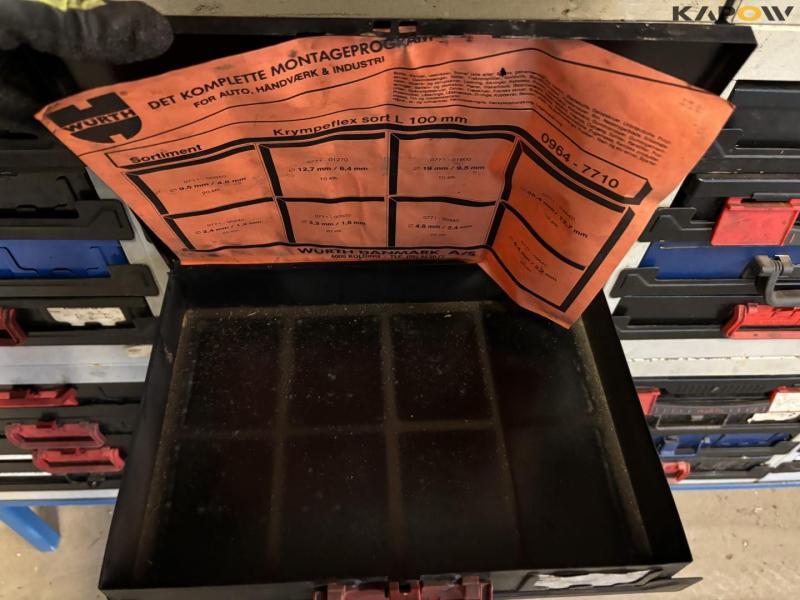 Skuffereol med diverse 31