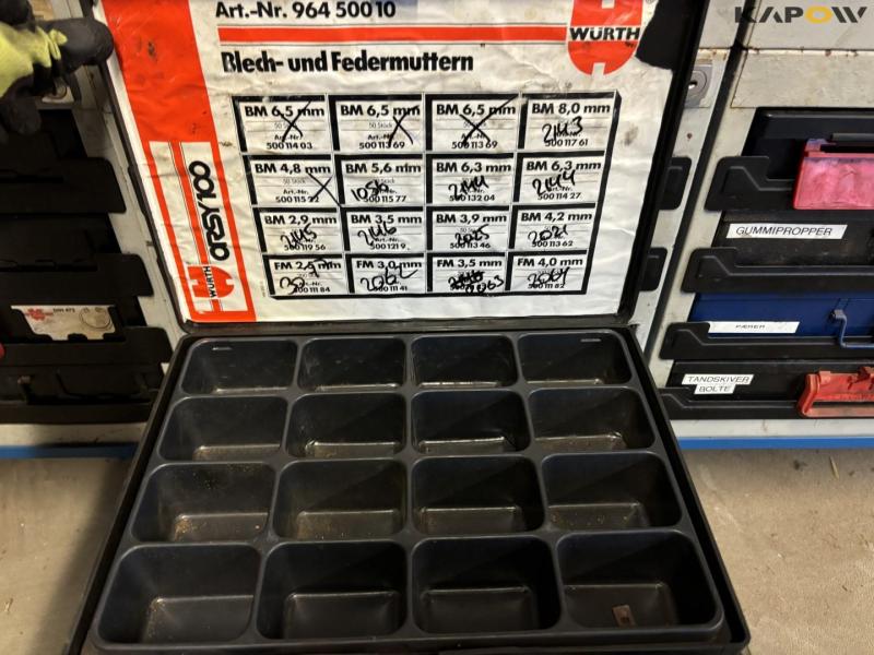 Skuffereol med diverse 34