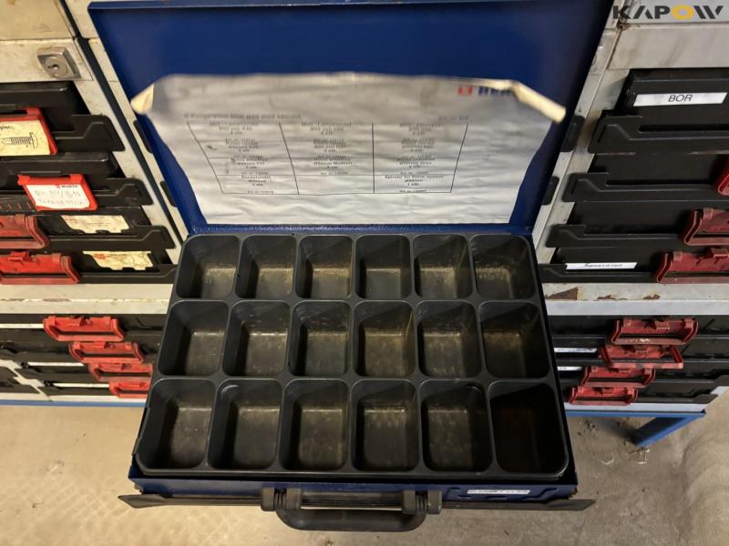 Skuffereol med diverse 42