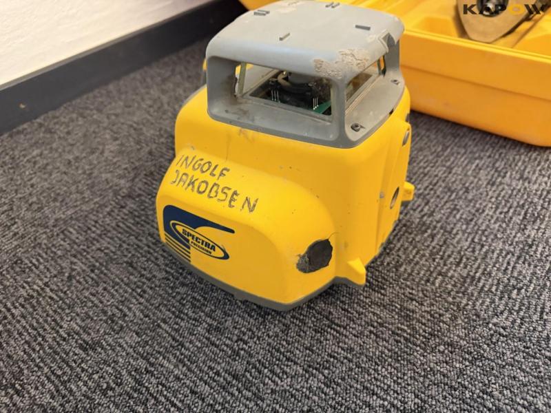 Spectra trimble LL300N rotationslaser med stativ 7