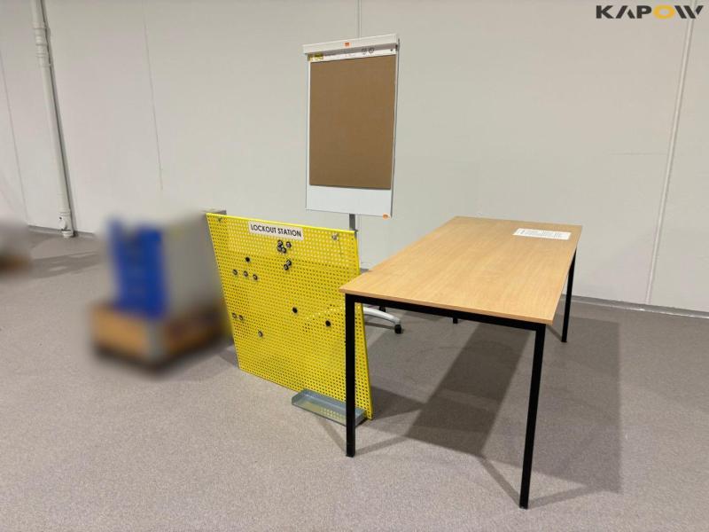 Stabelstole 12 stk. + bord med tilbehør 2