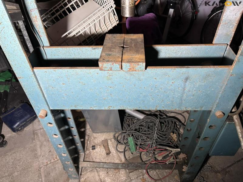 Stenhøj 25 ton presser 5