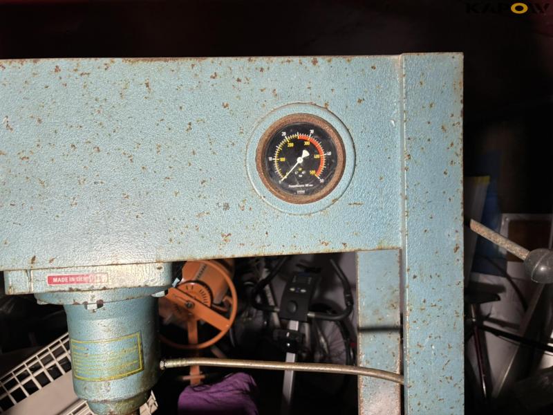 Stenhøj 25 ton presser 6