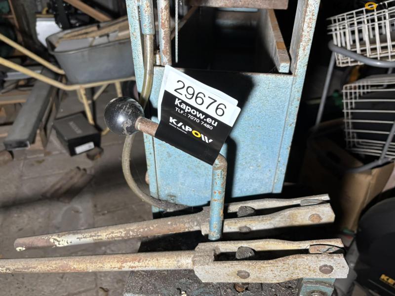 Stenhøj 25 ton presser 10