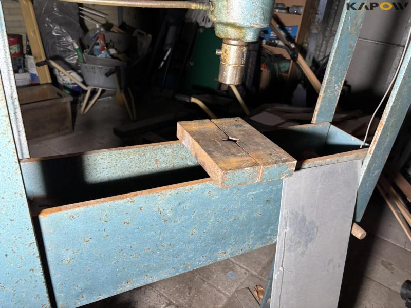 Stenhøj 25 ton presser 15