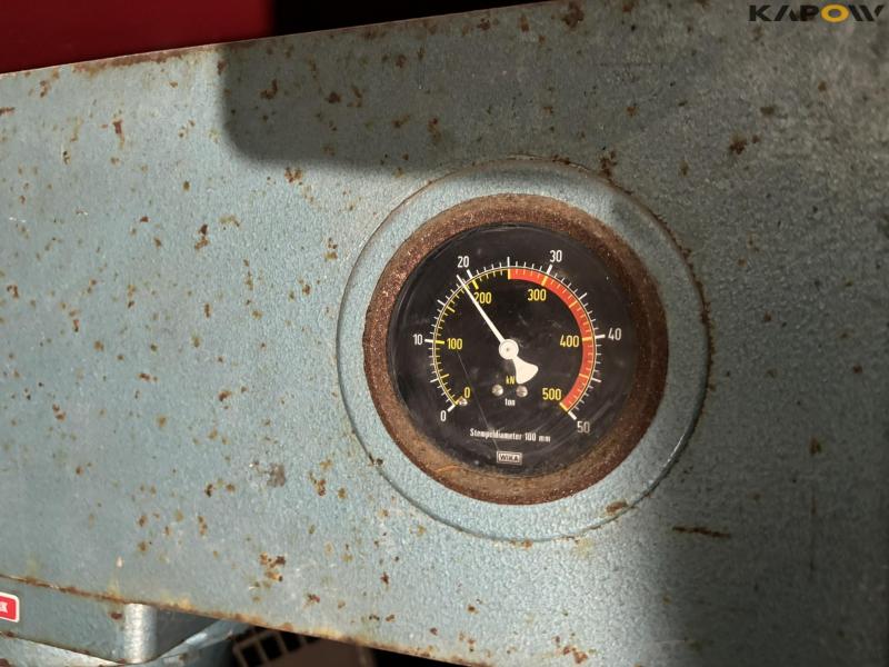 Stenhøj 25 ton presser 18