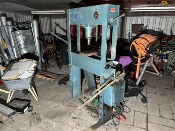 Stenhøj 25 ton presser