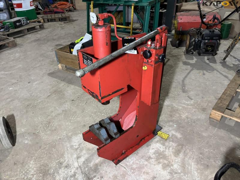 Stenhøj 25 ton presser 1