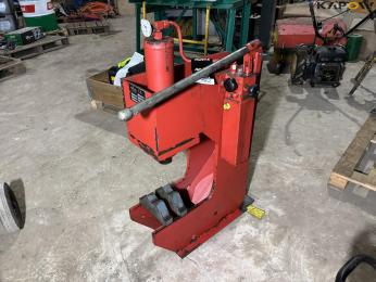 Stenhøj 25 ton presser