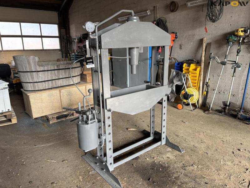 Stenhøj 40 ton presser 3