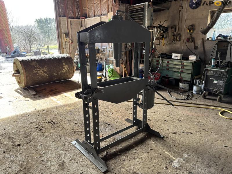 Stenhøj 40 ton presser 7