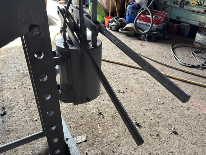 Stenhøj 40 ton presser 12