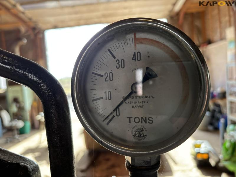 Stenhøj 40 ton presser 17