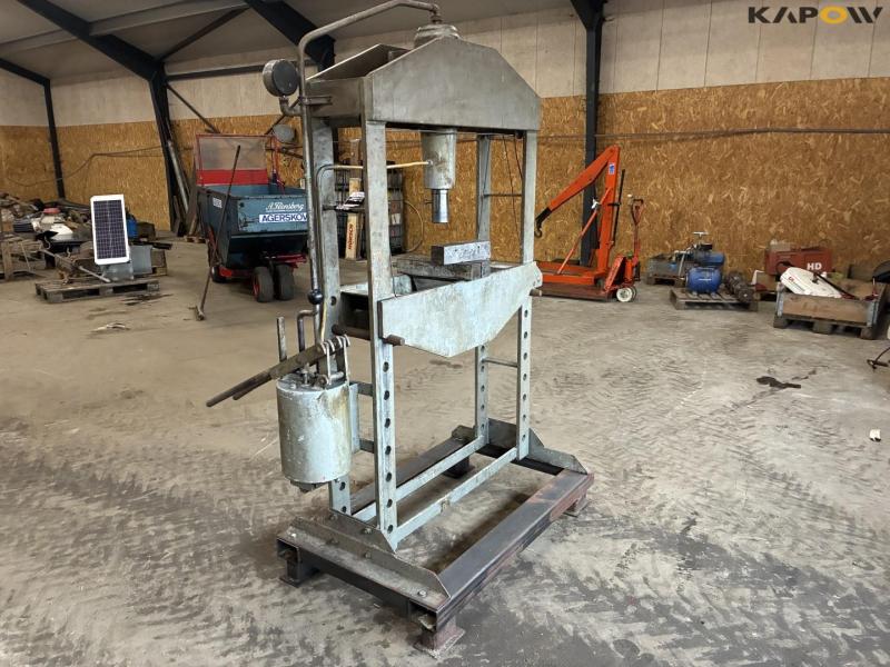 Stenhøj 40 tons presser 4