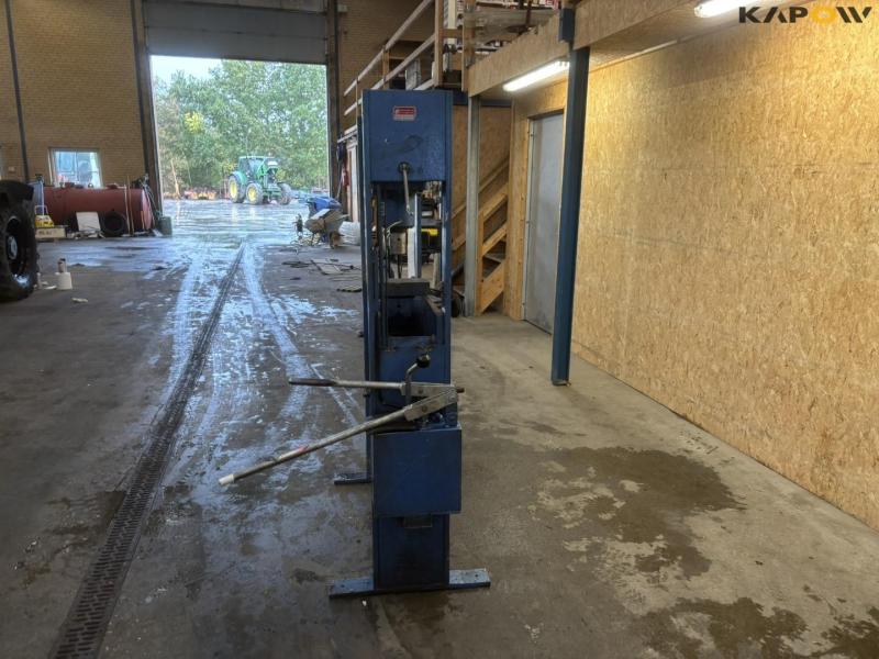 Stenhøj 40ton presser 8