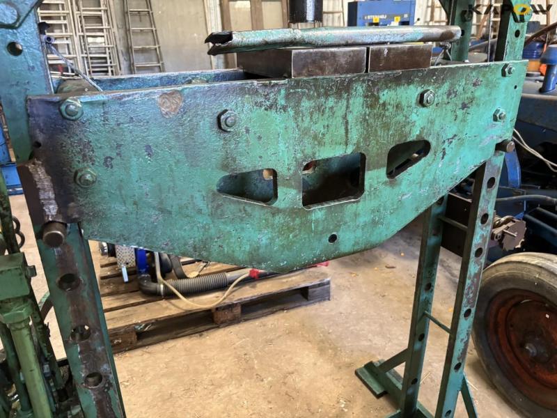 Stenhøj presser 40ton 16