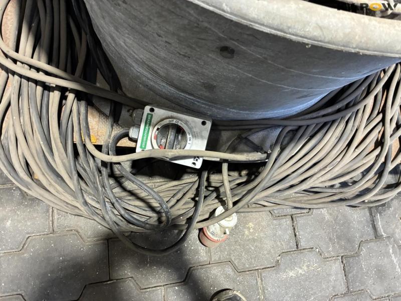 Stor ventilator med kabel og monteringsplader 6