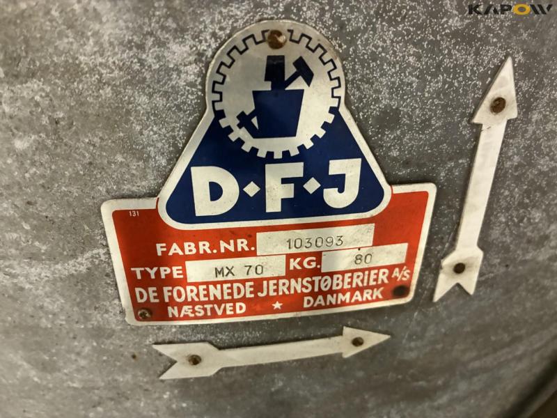 Stor ventilator med kabel og monteringsplader 9