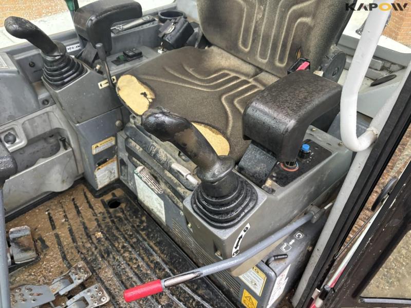 Takeuchi TB250 gravemaskine 27