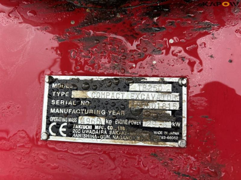 Takeuchi TB250 gravemaskine 44