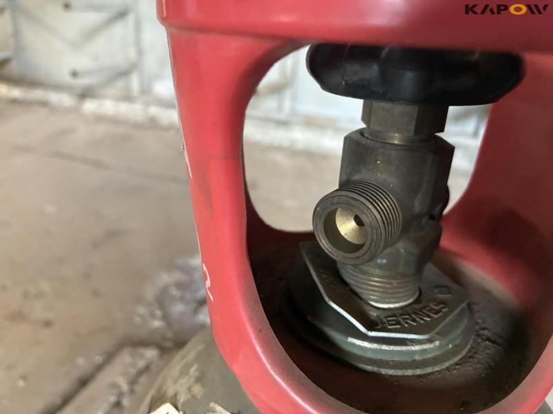 To flasker kuldioxid 8