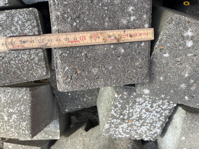 Tøm pladsen for sten og fliser 46