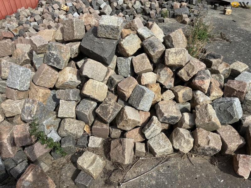 Tøm pladsen for sten og fliser 95
