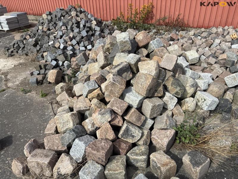 Tøm pladsen for sten og fliser 99