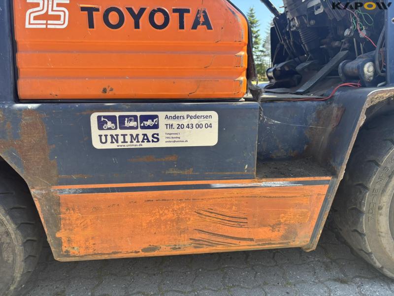 Toyota 02-5 FD 25 gaffeltruck 24