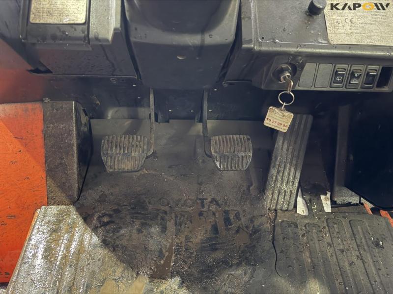 Toyota 42-7FGF25 truck 22