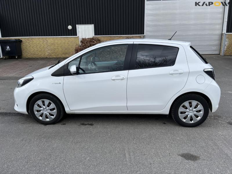 Toyota Yaris hybrid personbil 8