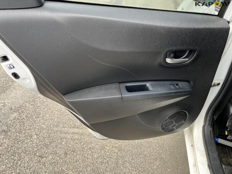 Toyota Yaris hybrid personbil 16