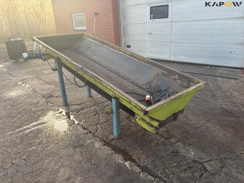 Transportbånd med kasse 7