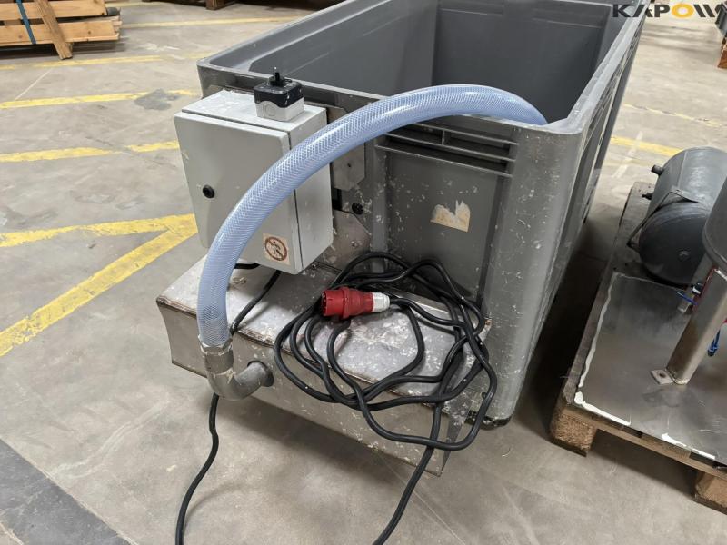 Tryktank og Kar med pumpe 17