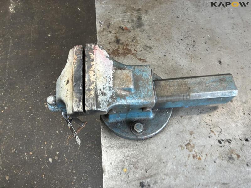 Værkstedsbord med indhold 9