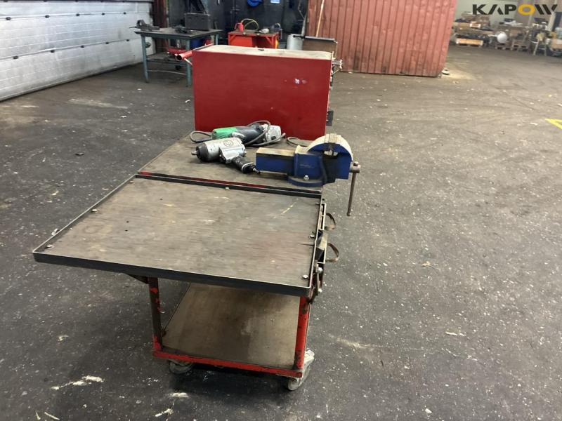 Værkstedsbord med indhold 4